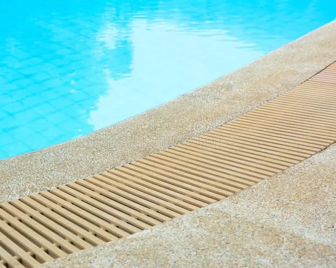 bord-de-piscine-avec-le-drain-toulouse Bord drainant piscine à Toulouse